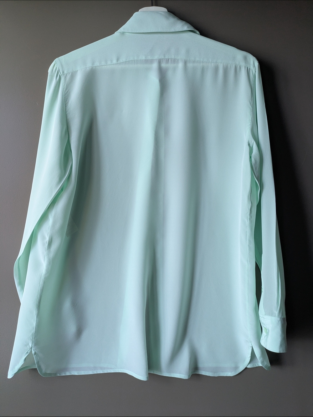 Babaton 100% Silk XS Mint Green Button-Down Long Sleeve Shirt NWOT - Picture 2 of 8